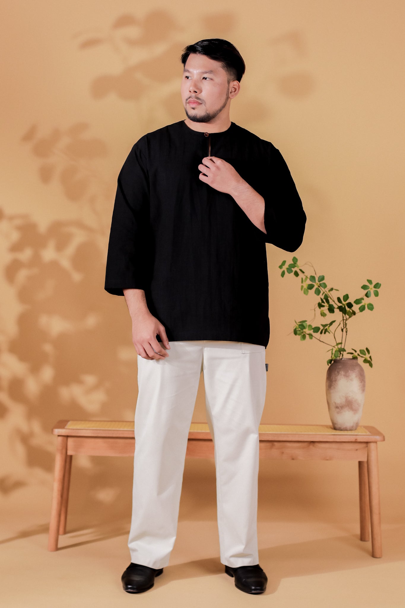 Bayu Kurta in Arjuna (Black)