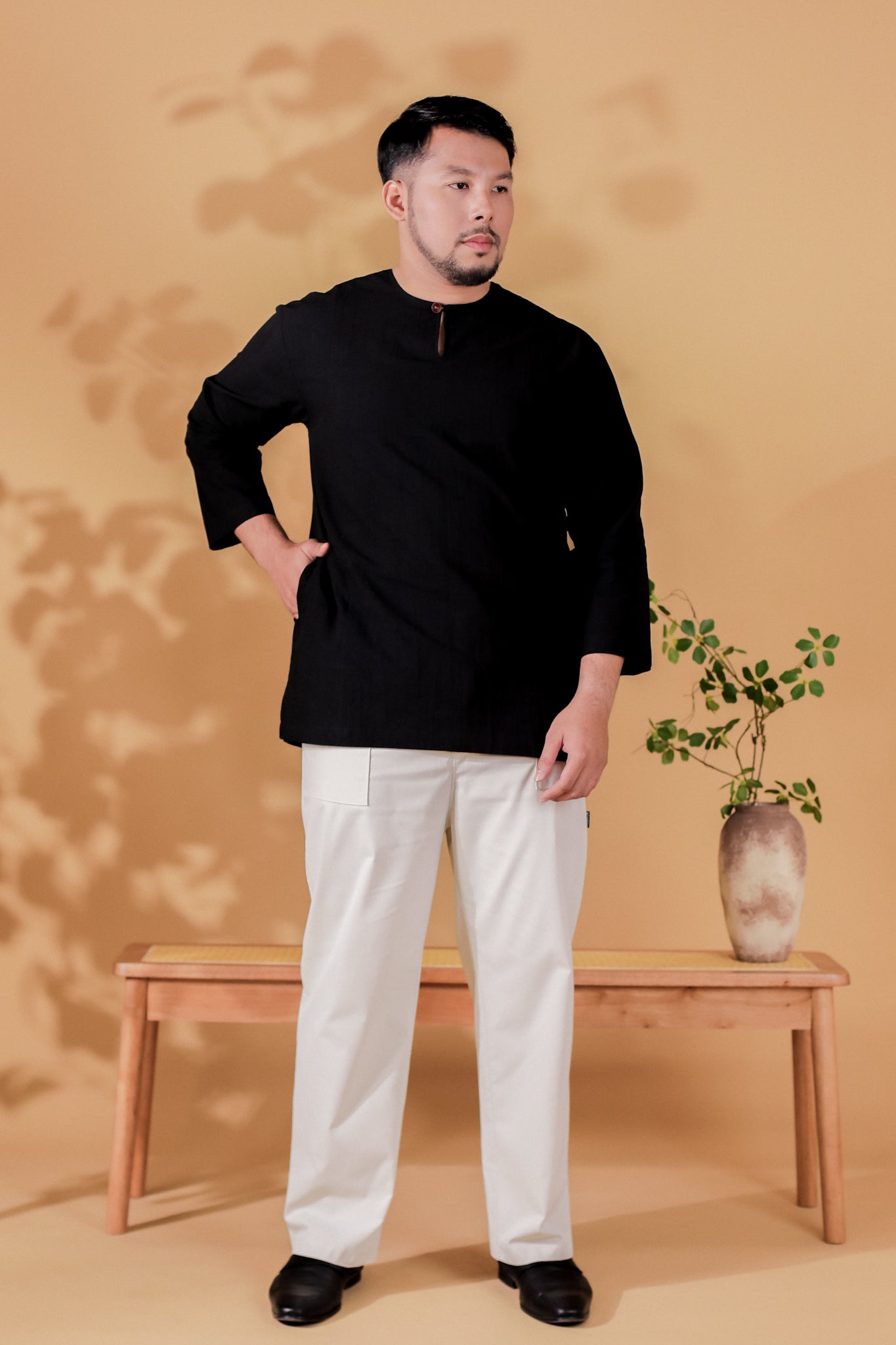 Bayu Kurta in Arjuna (Black)