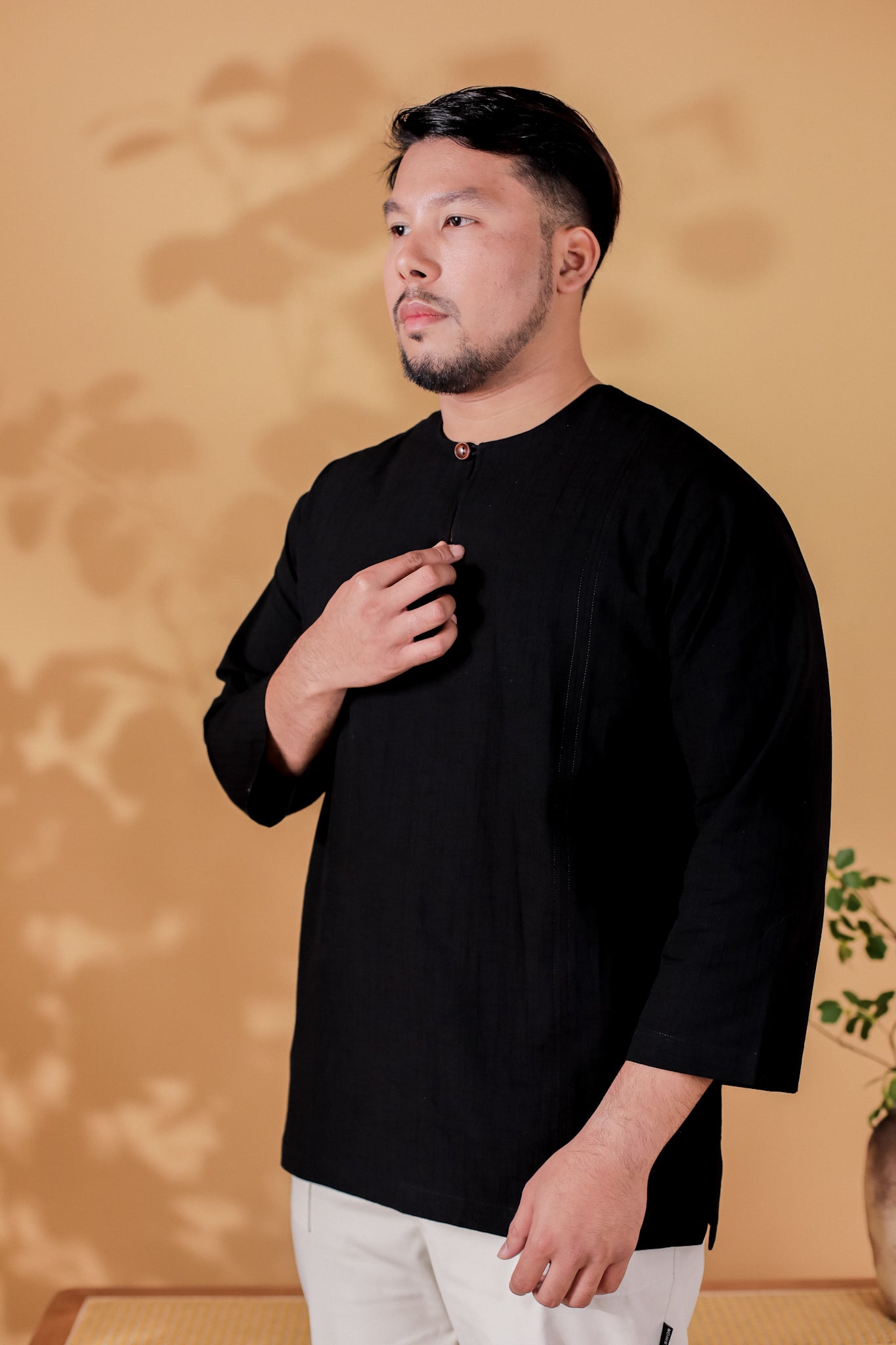 Bayu Kurta in Arjuna (Black)