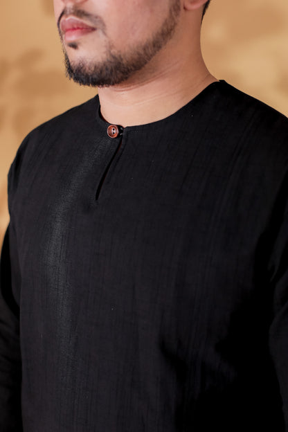 Bayu Kurta in Arjuna (Black)