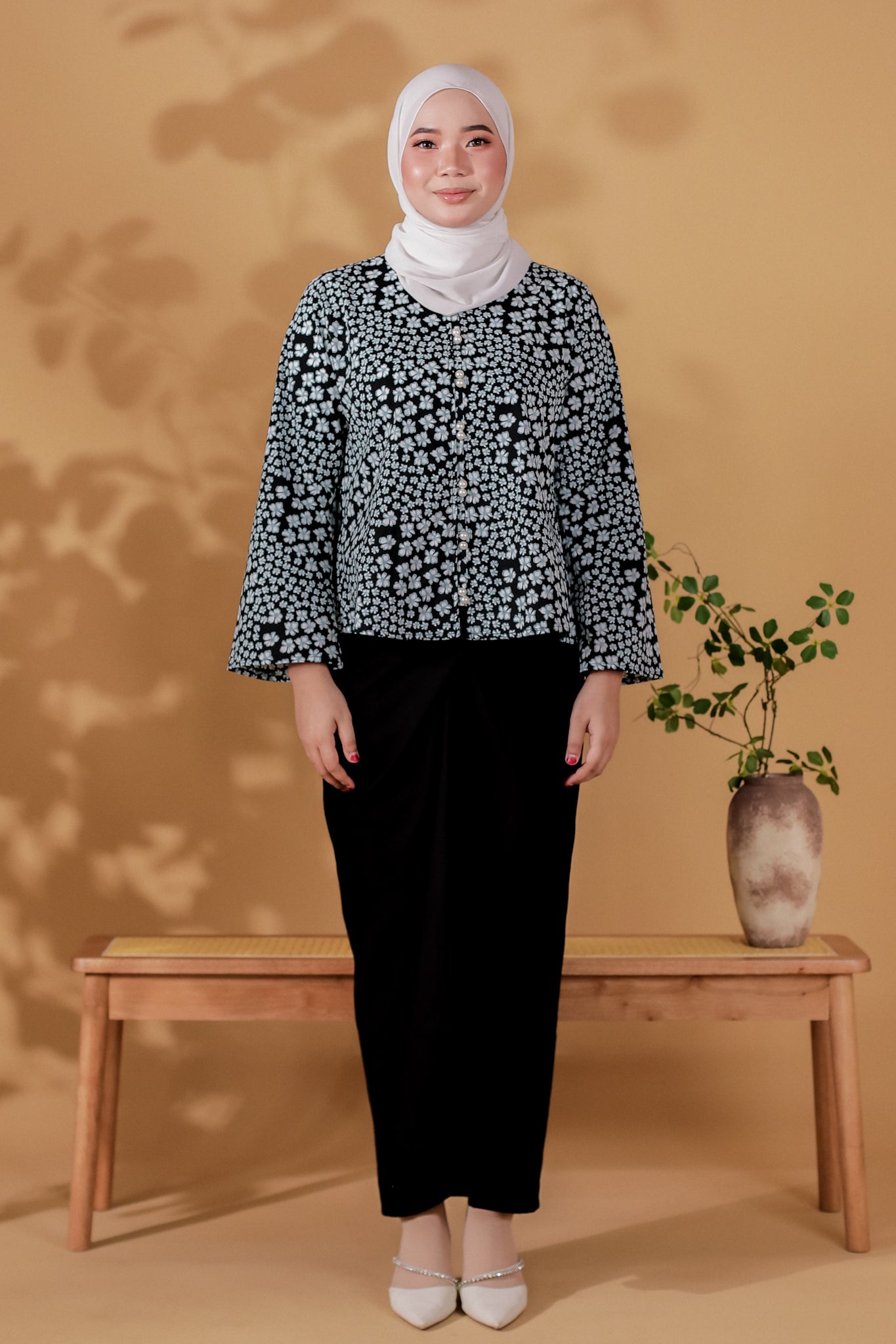 Bunga Kebaya Set in Dahlia (Black)