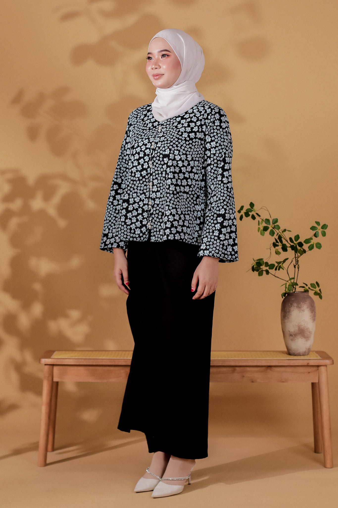 Bunga Kebaya Set in Dahlia (Black)