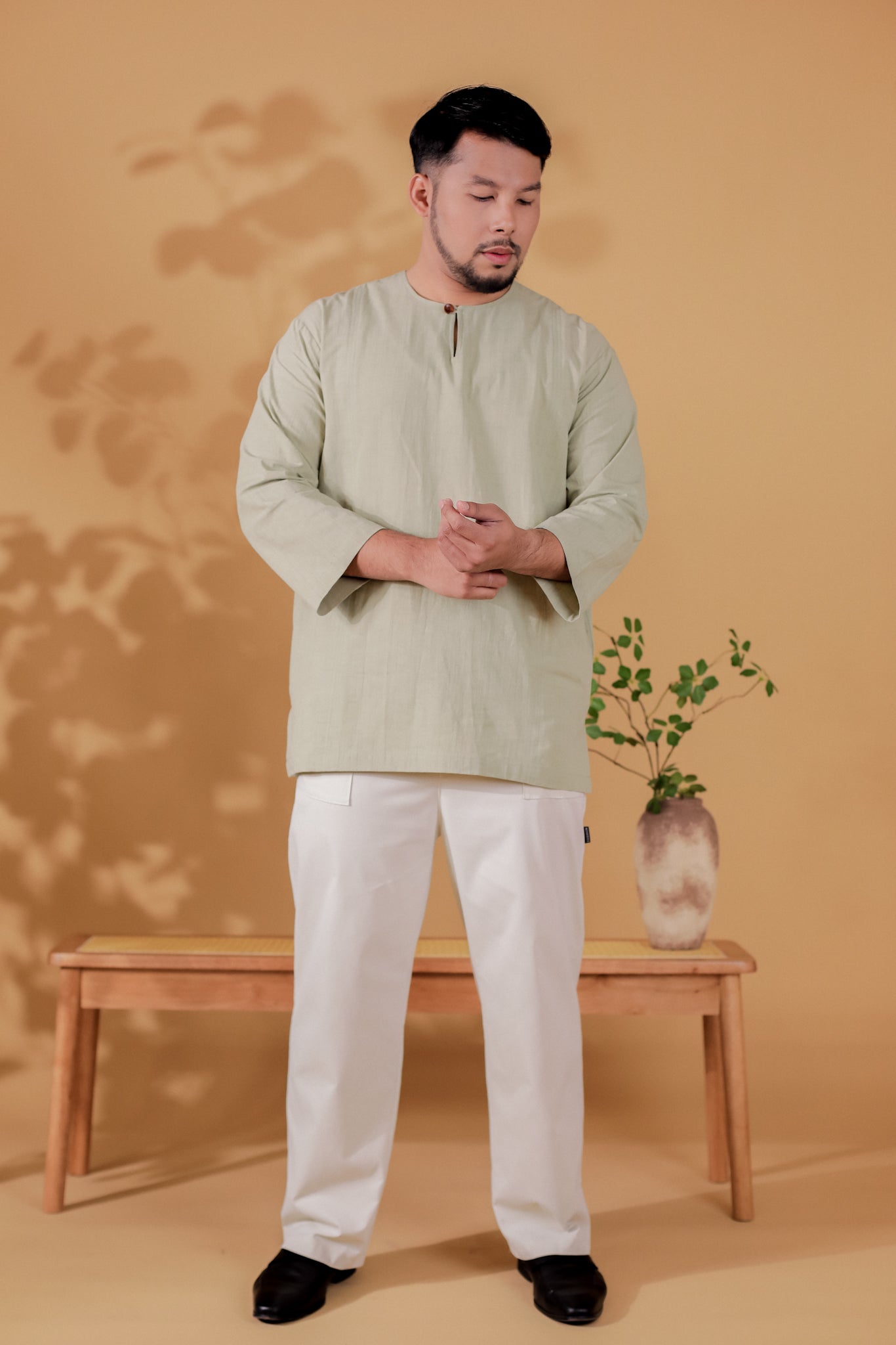 Bayu Kurta in Embun (Sage Green)