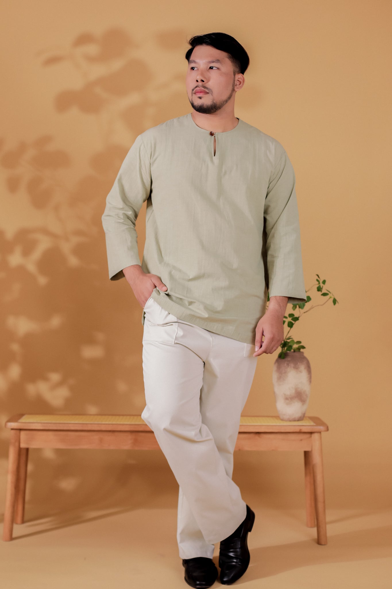 Bayu Kurta in Embun (Sage Green)