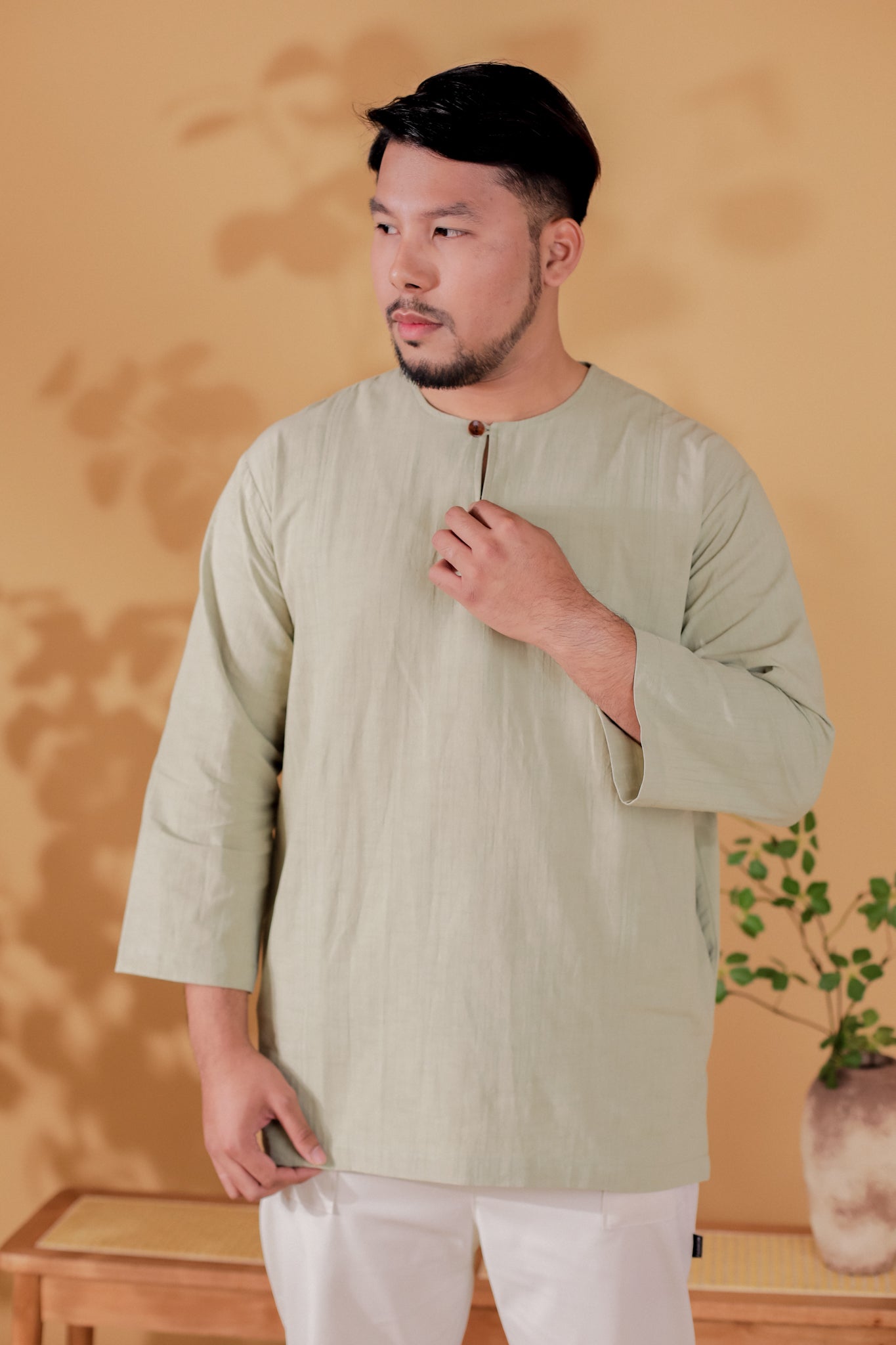 Bayu Kurta in Embun (Sage Green)